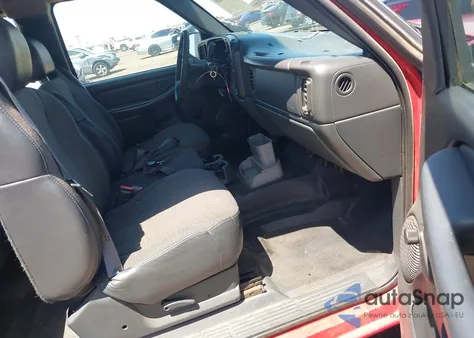 2001 Chevrolet Silverado 1500 из США, поврежденный, VIN 2GCEC19W011366217